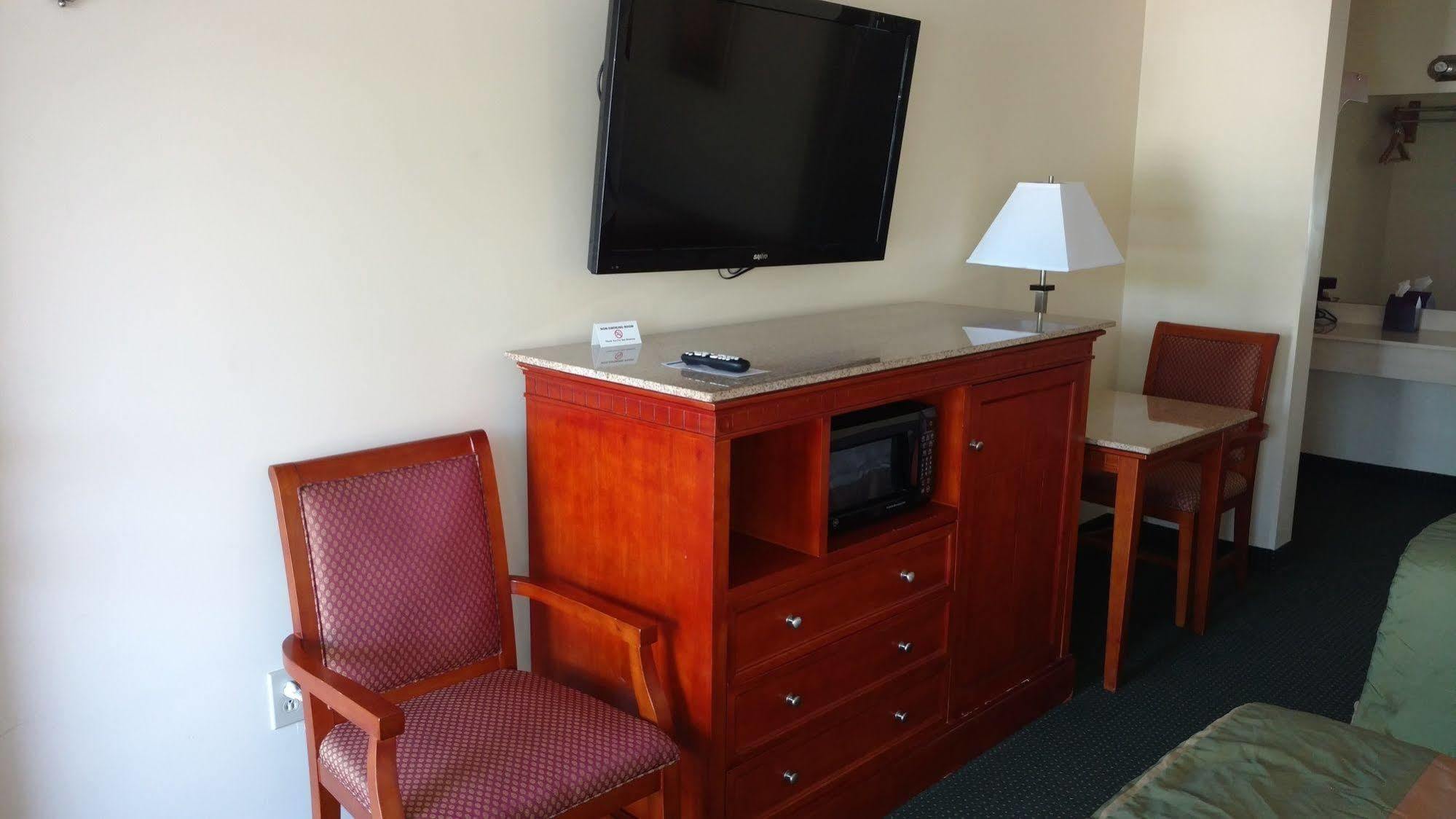 Hurricane Inn Waynesboro Bagian luar foto